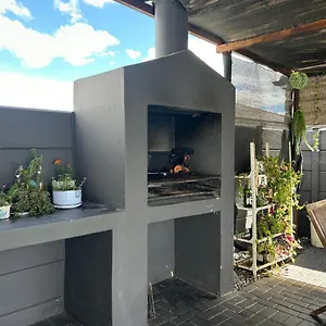 Villa Cosy Family With Bbq Area And Stunning Patio, Cape Town