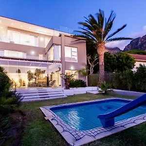 Villa On 1st Crescent, Cape Town